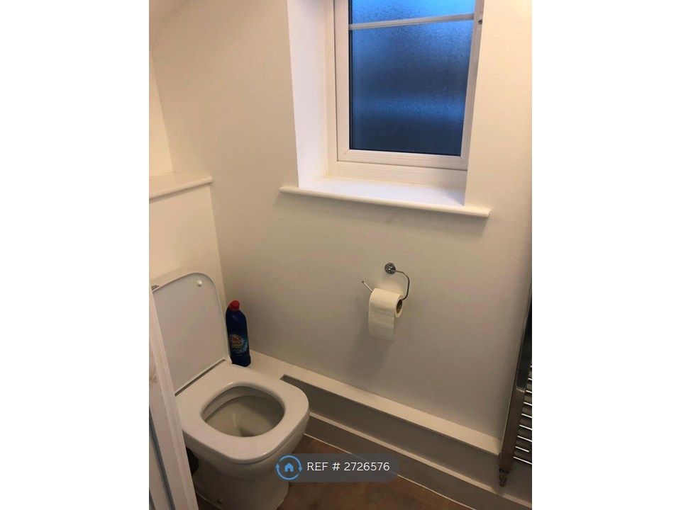 Property photo 3 of 35 Ground Floor Wc