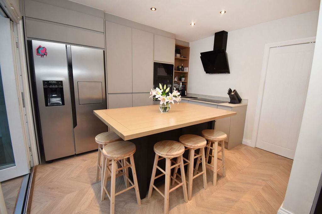 Property photo 2 of 30