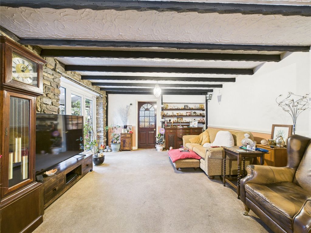 Property photo 2 of 19 Picture No. 14