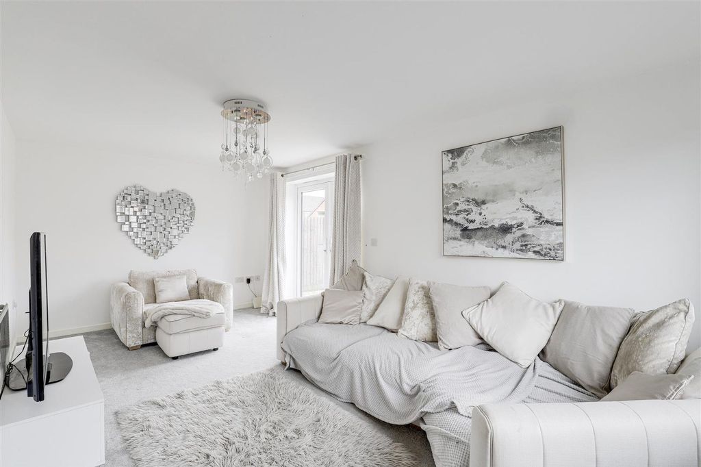 Property photo 2 of 20