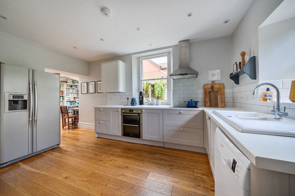 Property photo 2 of 18 Kitchen
