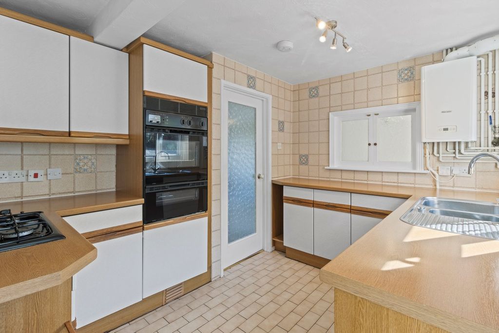 Property photo 3 of 25