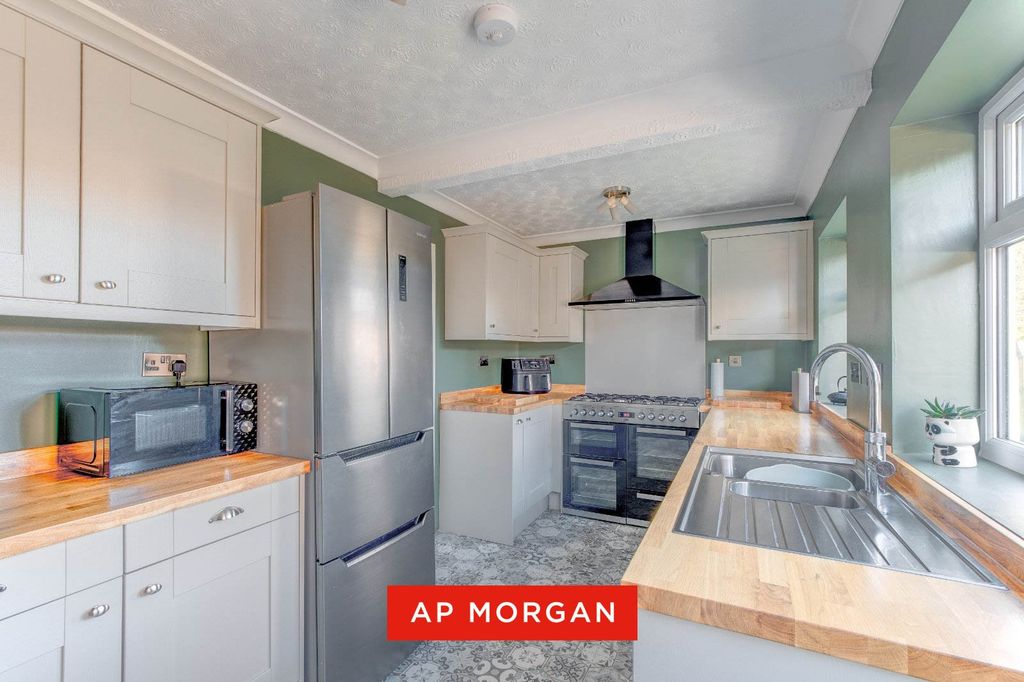 Property photo 3 of 16 Picture No. 21