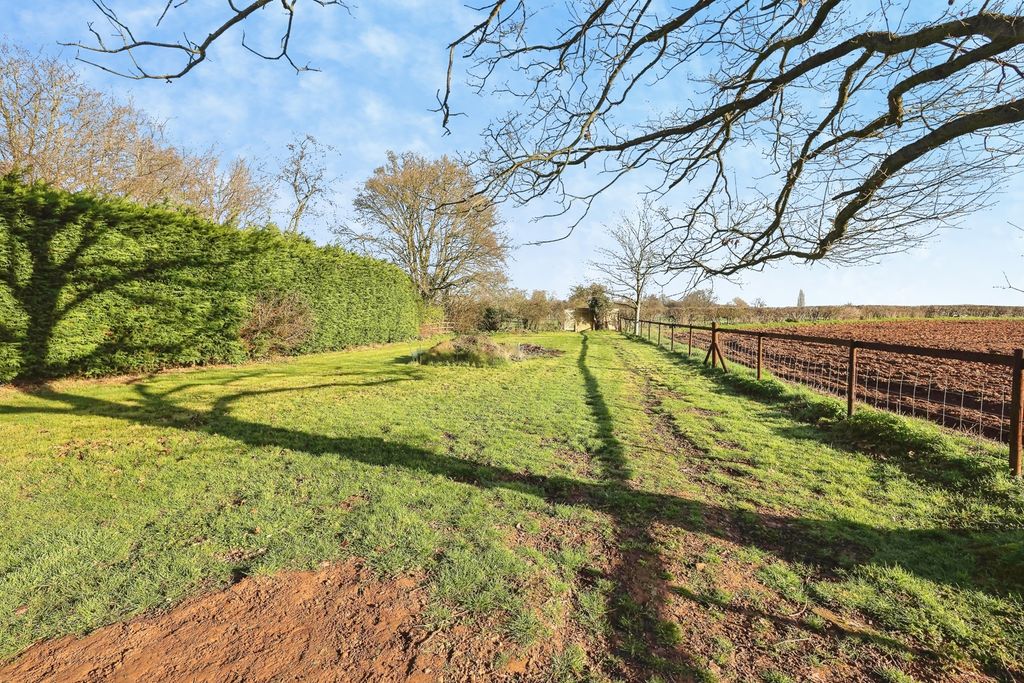 Property photo 2 of 21 Garden