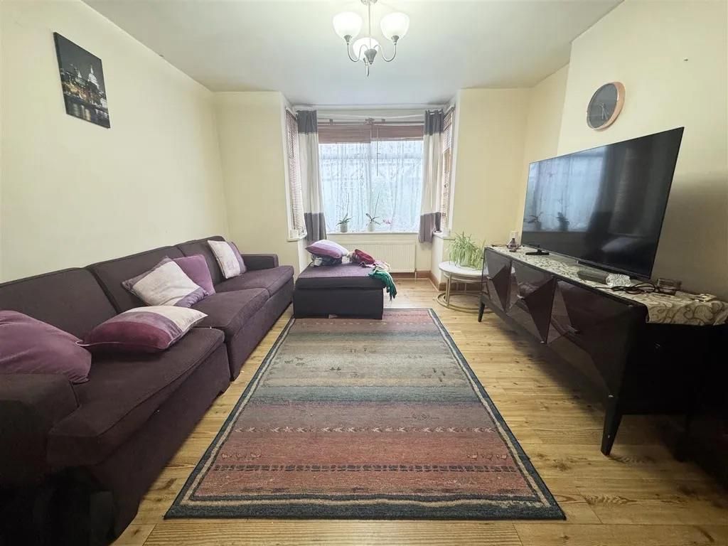 Property photo 2 of 11 Living Room