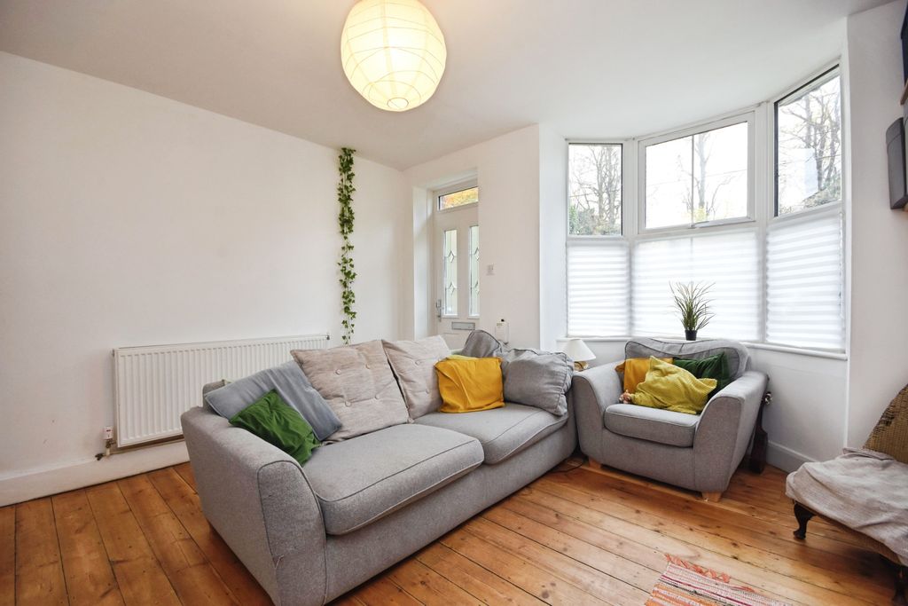 Property photo 2 of 18 Lounge