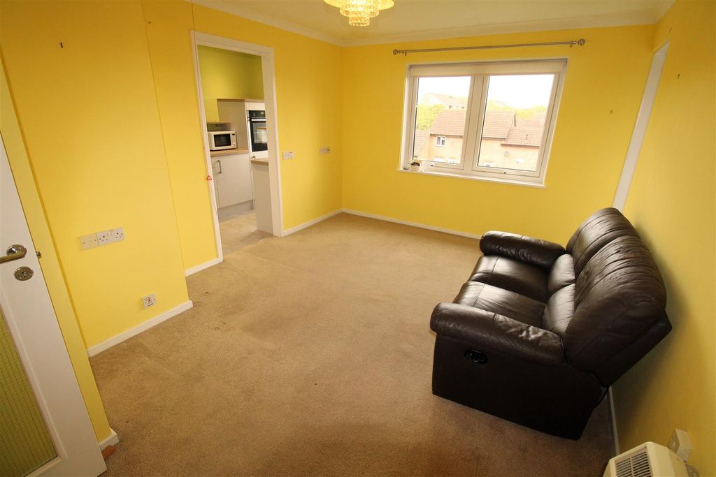 Property photo 2 of 18 Lounge.Jpg