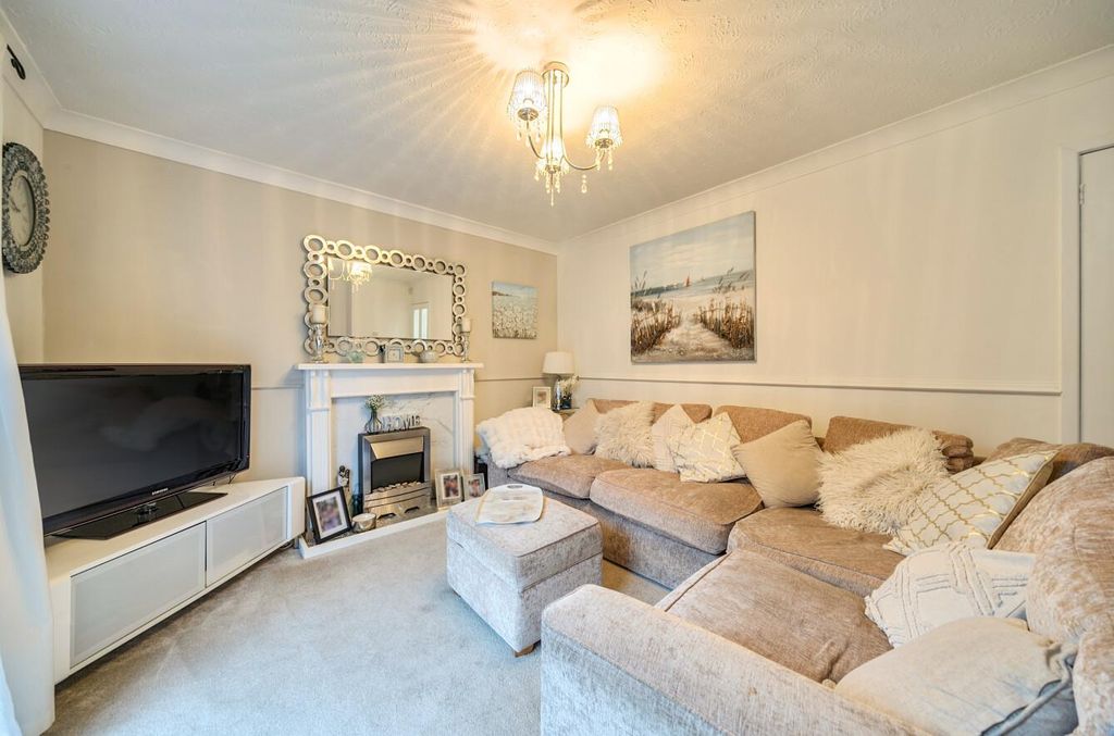 Property photo 2 of 16 1401808-9-696E01c53d122.Jpg