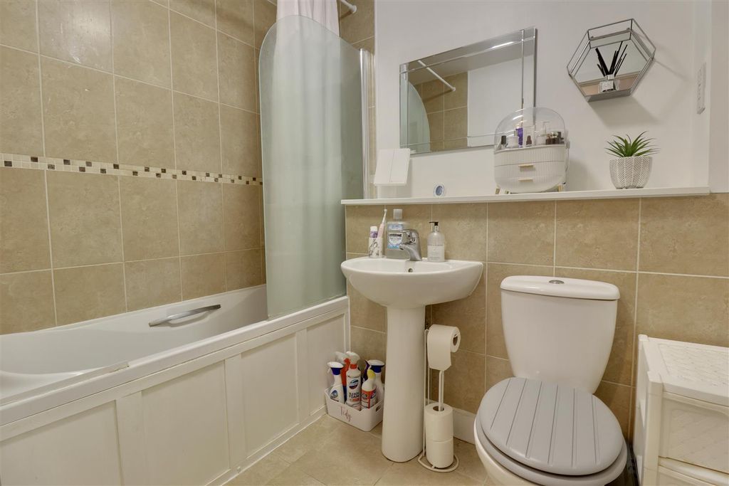 Property photo 2 of 13 Bathroom