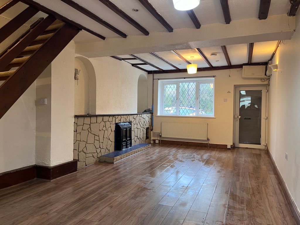 Property photo 1 of 13 Living Room