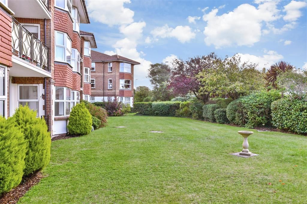 Property photo 2 of 16 Communal Gardens