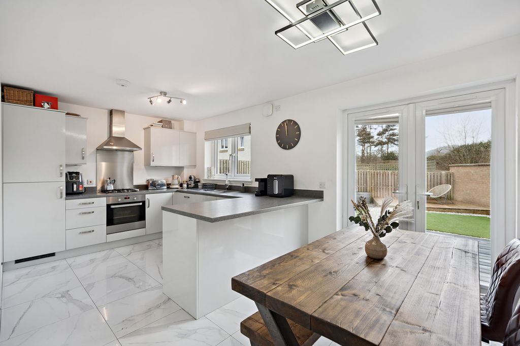 Property photo 3 of 23