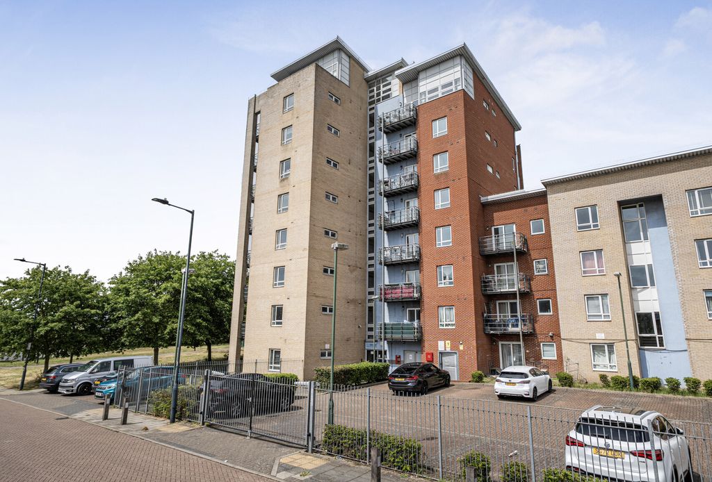Property photo 2 of 11 1464856-1-6A0c597...