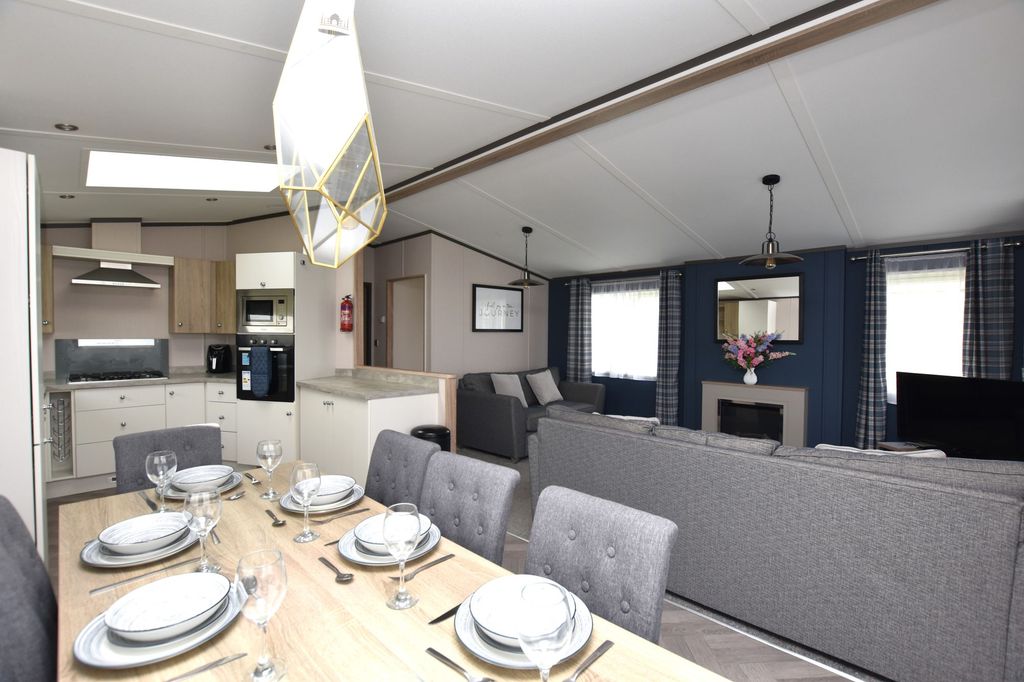 Property photo 3 of 11 Open Plan Lounge/Diner/Kitchen
