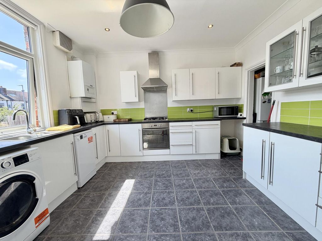 Property photo 2 of 19 Kitchen