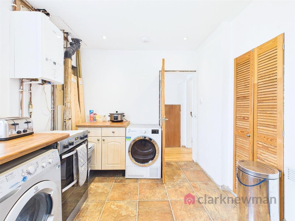 Property photo 3 of 16 Kitchen