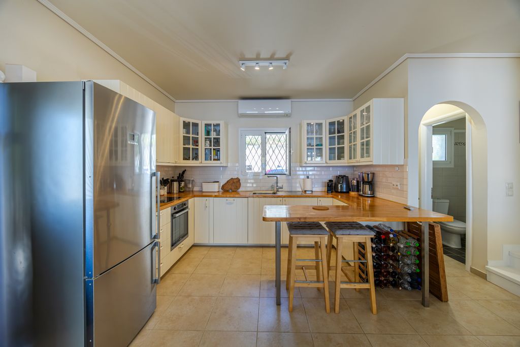 Property photo 3 of 21 Kitchen