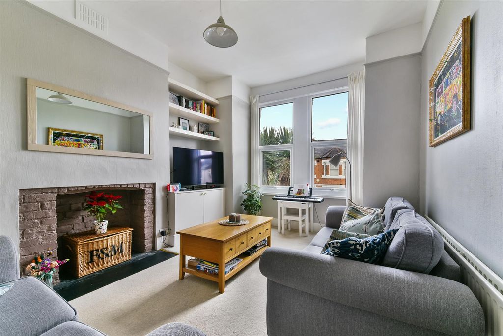 Property photo 1 of 12