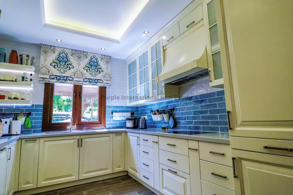 Property photo 3 of 33