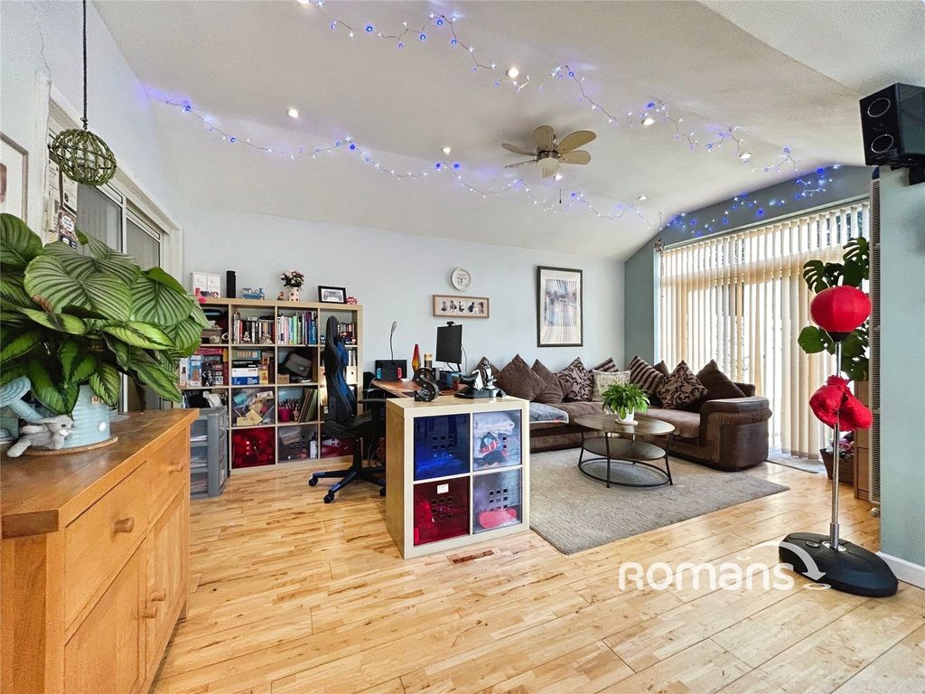 Property photo 3 of 21 Picture No. 09