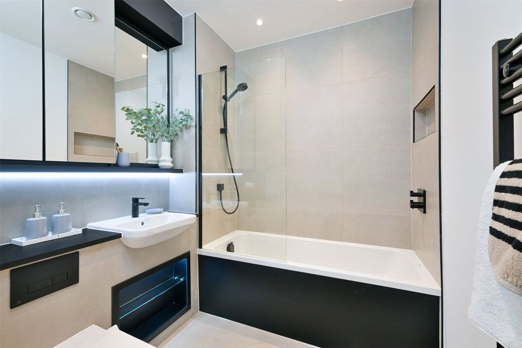 Additional image 5 of 2 bed flat for saleAppleton Way, Fusion At Knights Park, Eddington, Cambridge CB3
