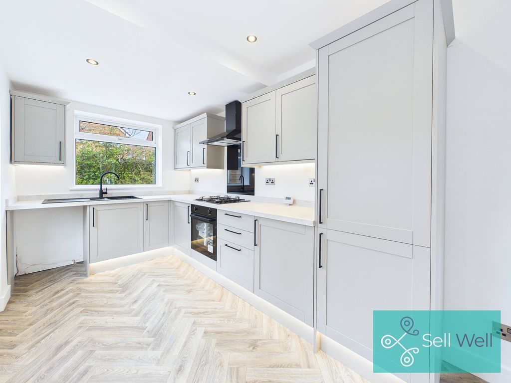 Property photo 2 of 18 Kitchen