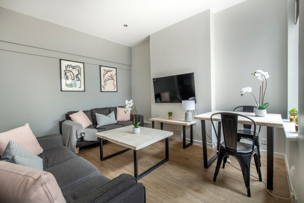 Property photo 1 of 17 Photo 0