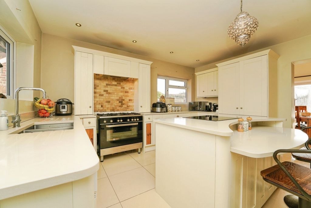 Property photo 3 of 16 Pbox-Img.Jpg