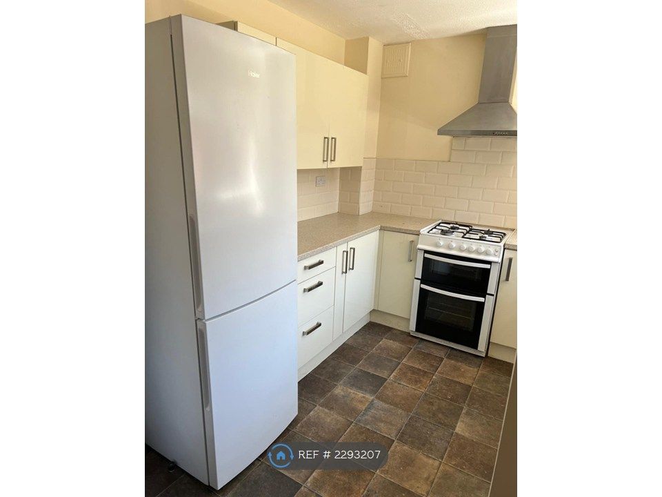 Property photo 3 of 13 Kitchen2