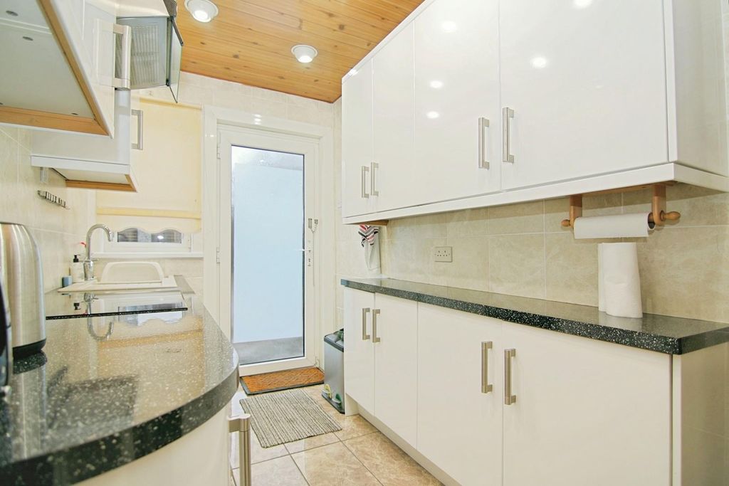 Property photo 2 of 19 Kitchen