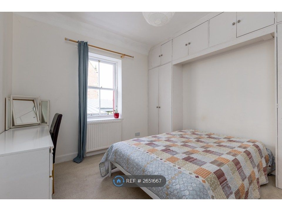 Property photo 3 of 11 Bed1