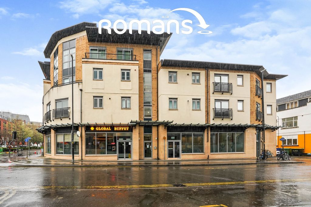 Property photo 1 of 8 Linden Court Front