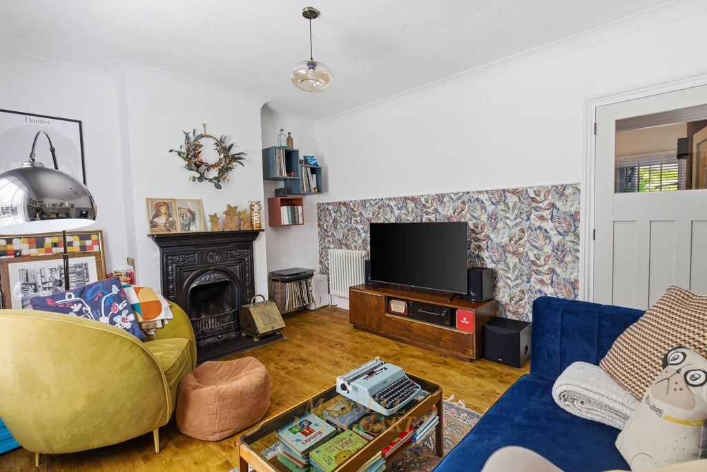 Property photo 3 of 28