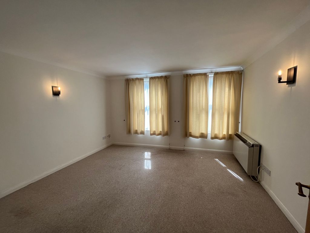 Property photo 3 of 6 Living Room