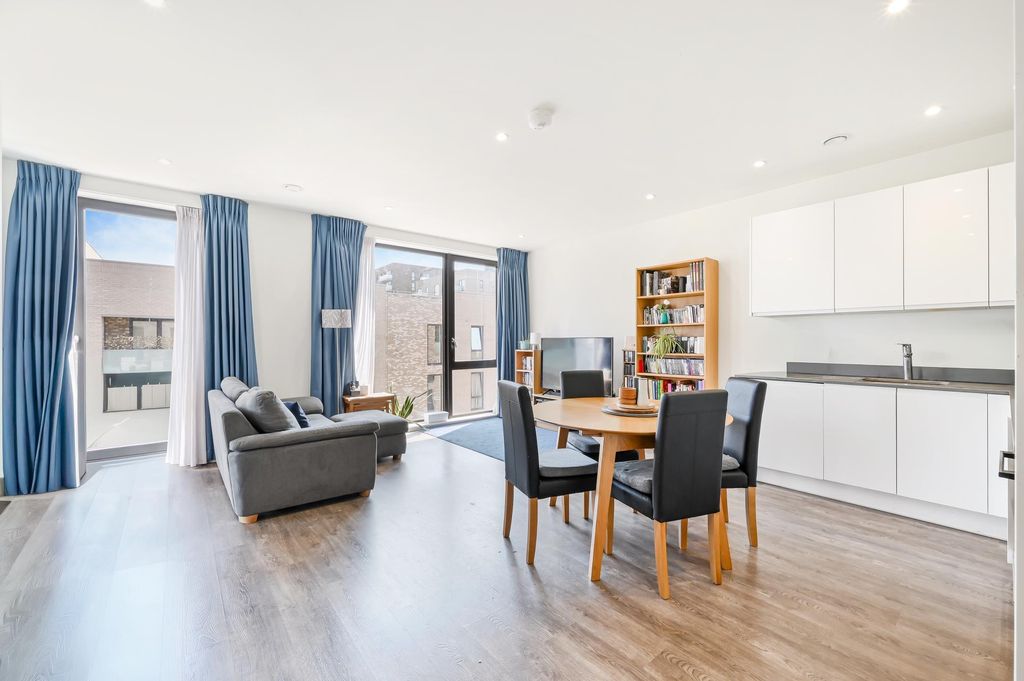 Property photo 1 of 11