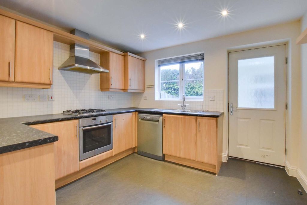 Property photo 2 of 23