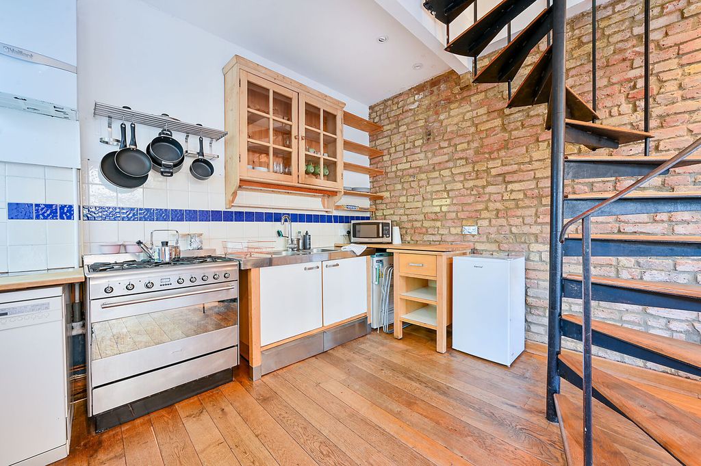Property photo 3 of 32