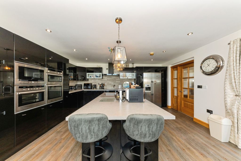 Property photo 2 of 52 Kitchen