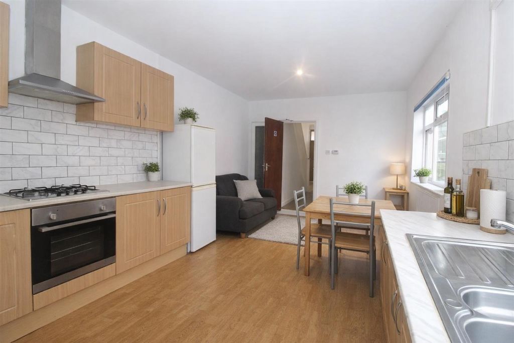 Property photo 2 of 10 60 North 4.Png