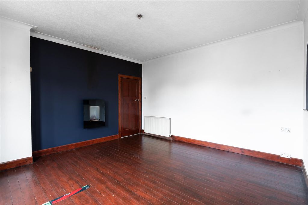 Property photo 3 of 12 Lounge-1-2.Jpg