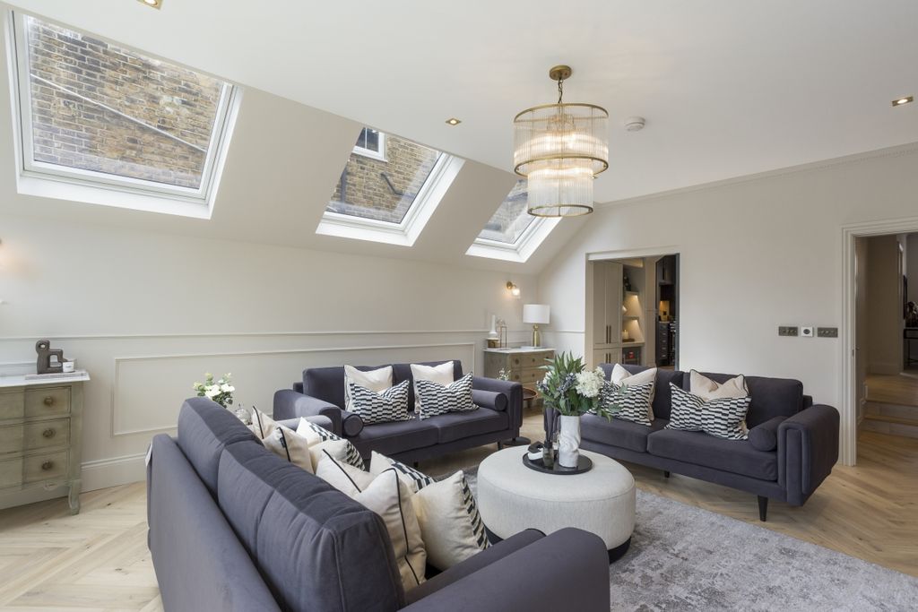 Property photo 2 of 17 73098_205-Harvist...