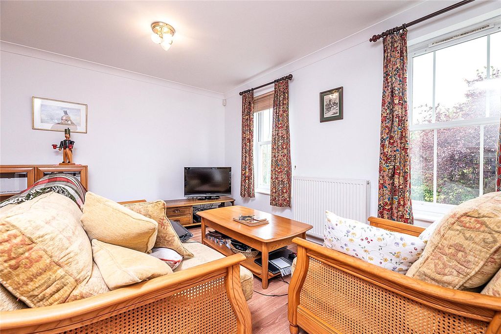 Property photo 3 of 46 Picture No. 24