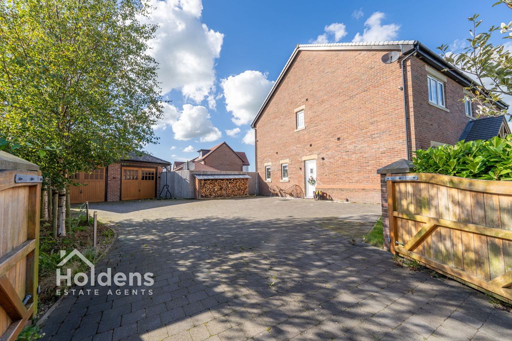 Property photo 2 of 51