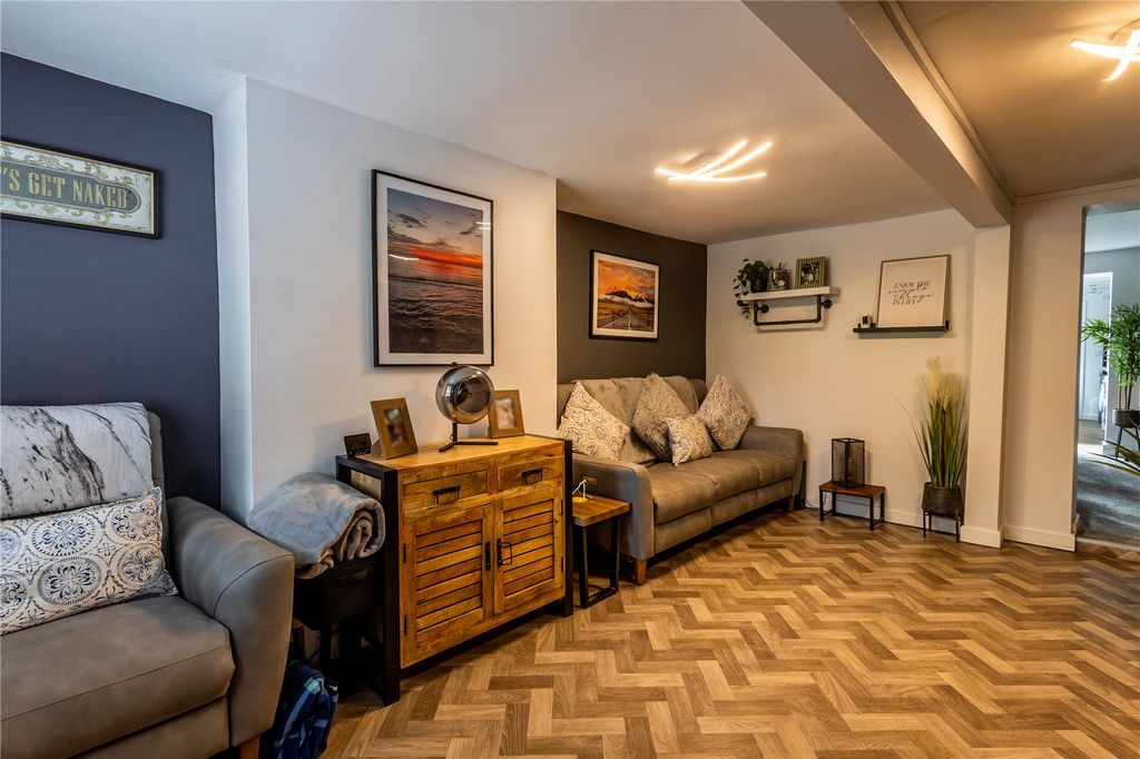 Property photo 2 of 35 Picture No. 32