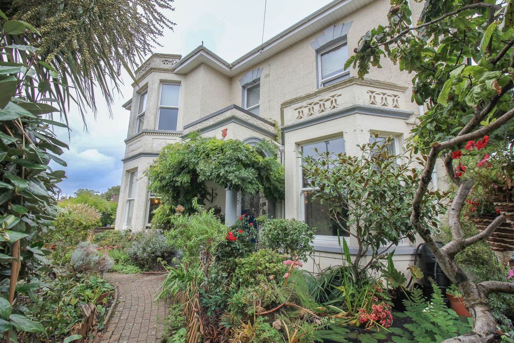 Property photo 1 of 24