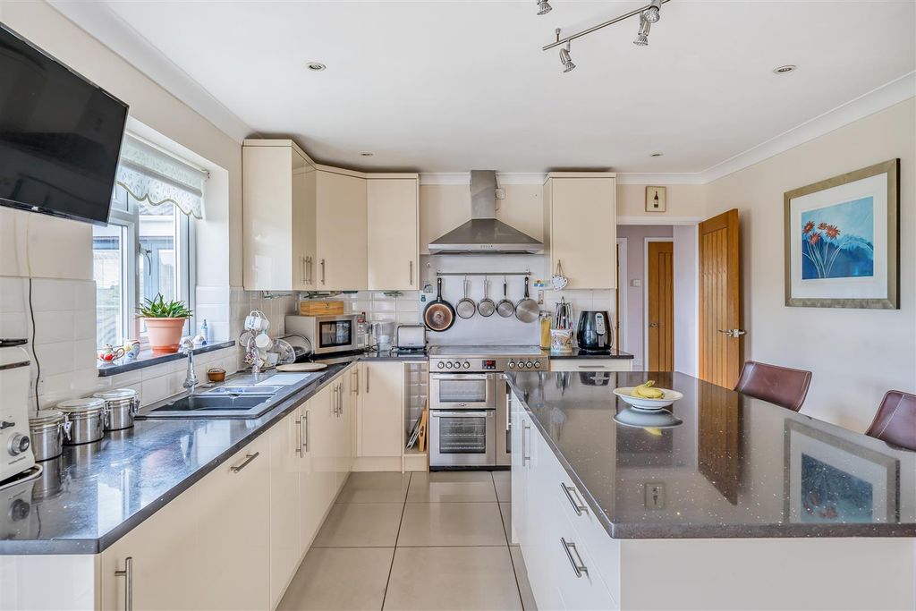 Property photo 2 of 16 Kitchen