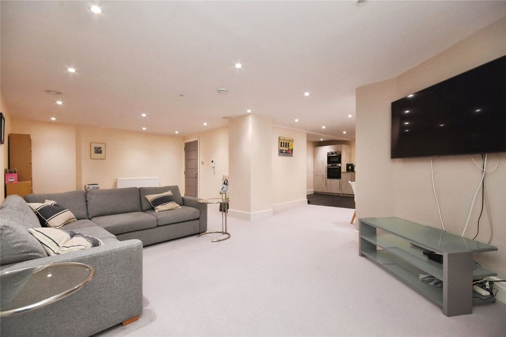 Property photo 3 of 16 Kitchen