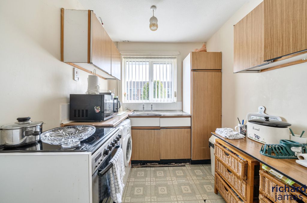 Property photo 3 of 12 4A47F4023199468F976Bfa3A60E6F5Fb