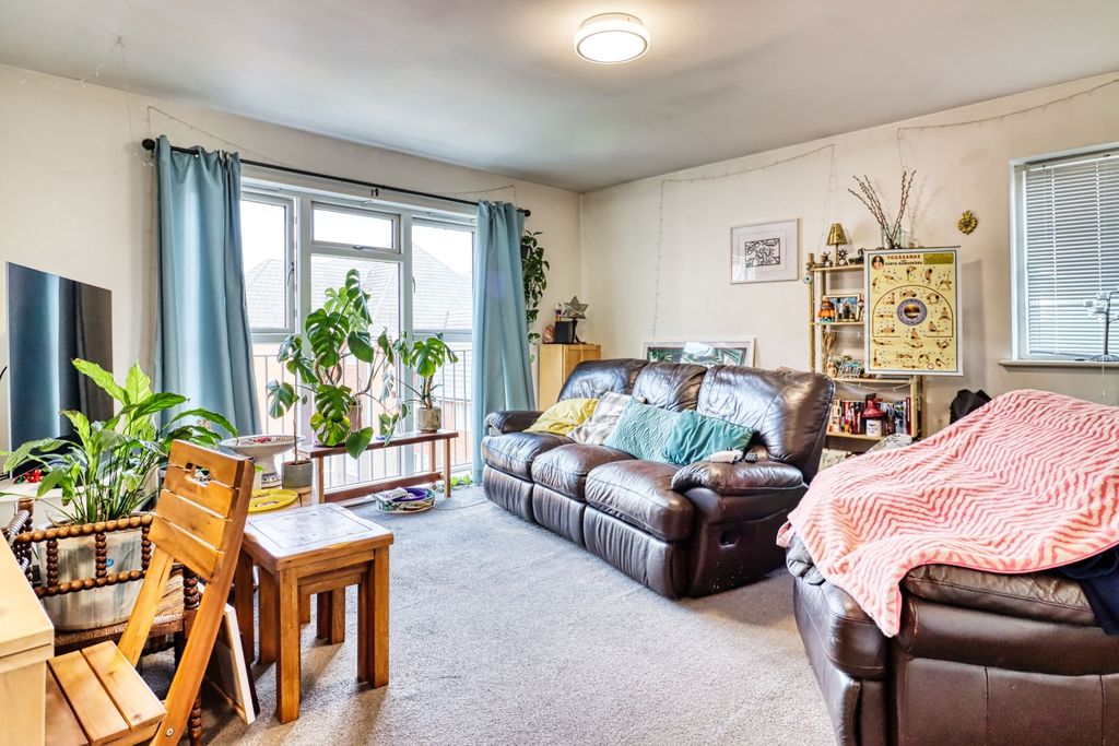 Property photo 3 of 12 Lounge - Diner