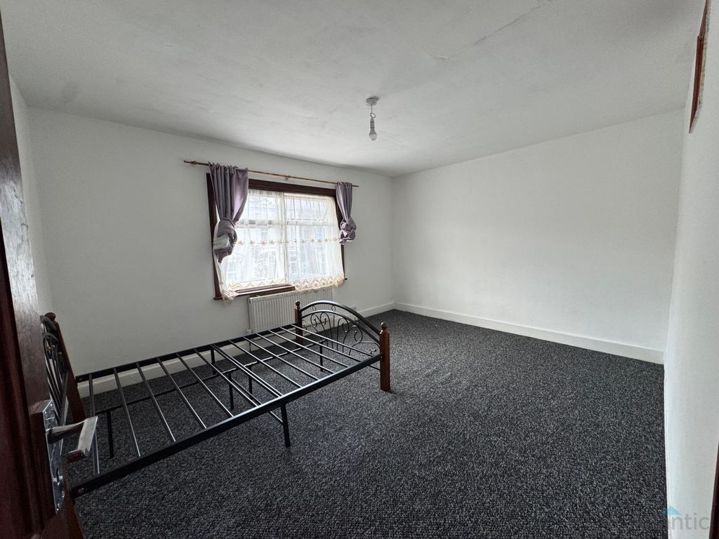 Property photo 3 of 10 Gallery